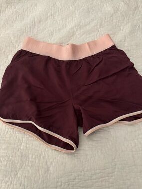 Kari Traa NORA SHORTS - Maroon/Pink. Size Large 4” inseam side